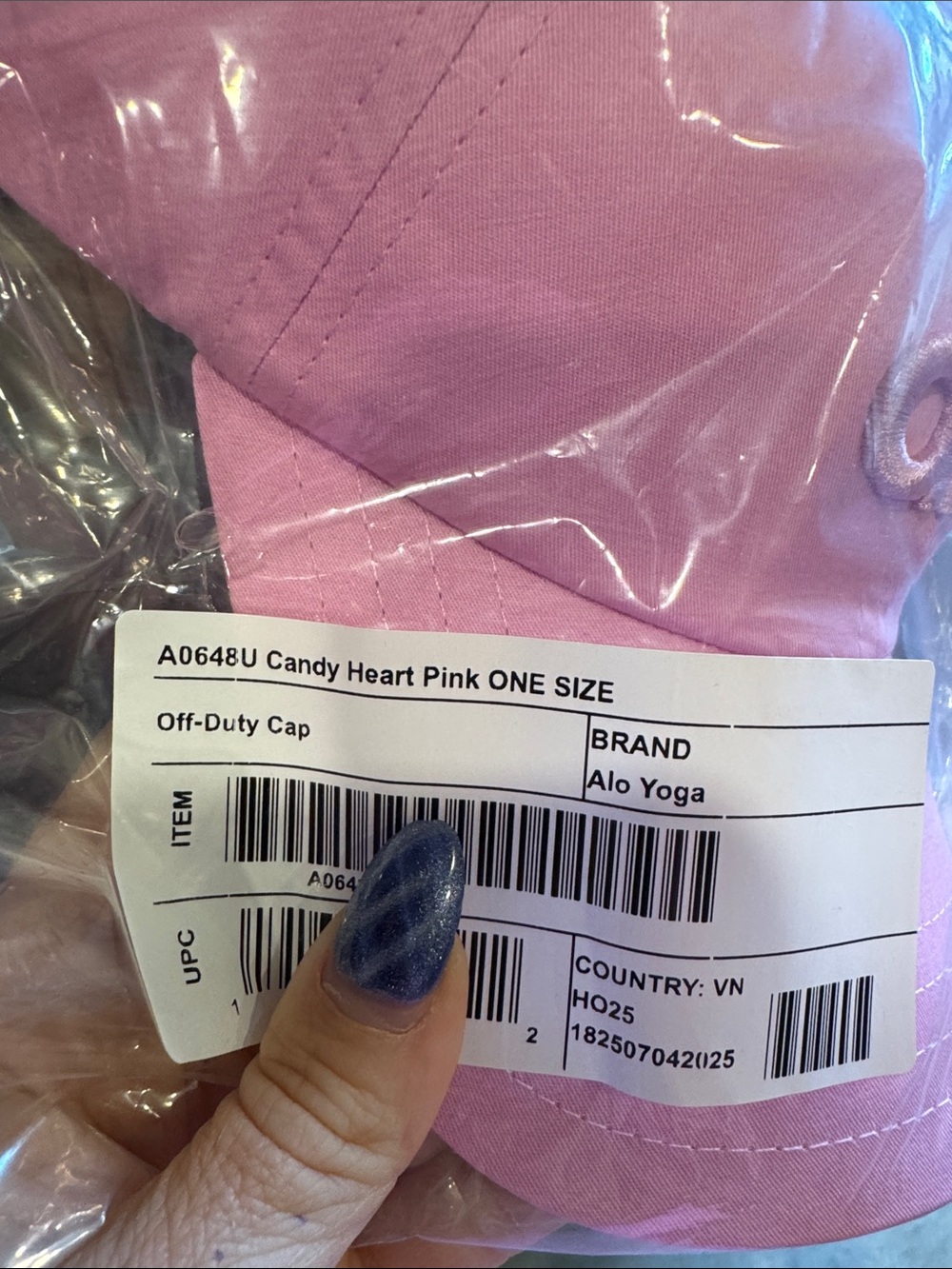 ALO Off duty cap in Candy heart pink - Picture 4 of 4